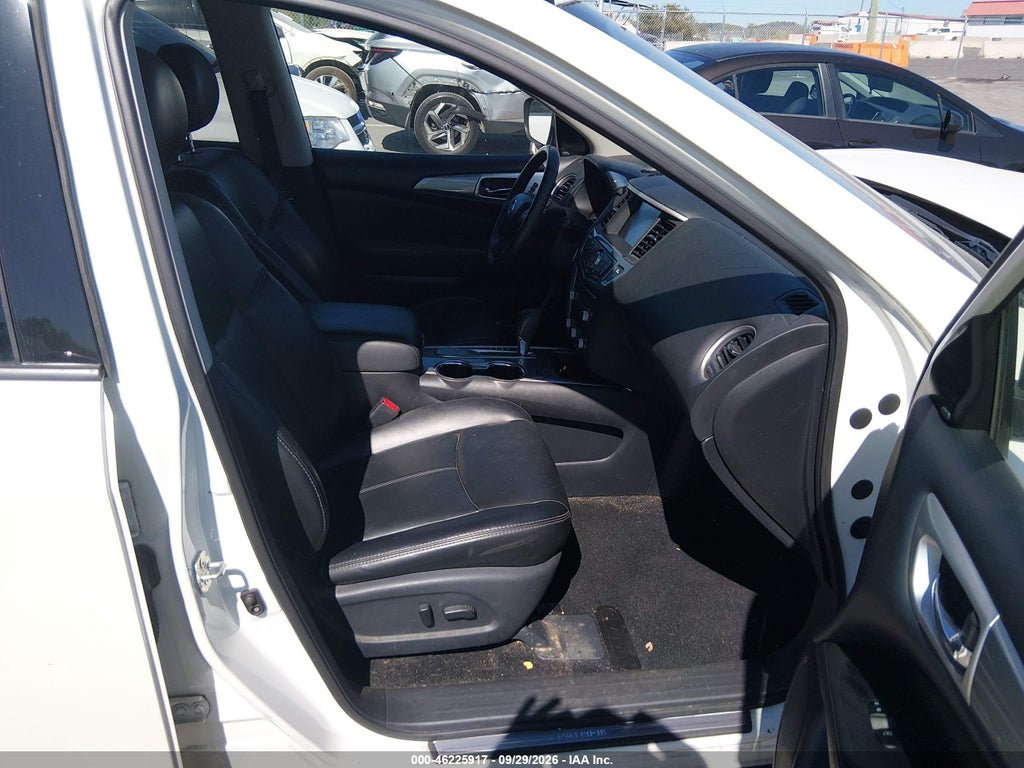 2019 Nissan Pathfinder SL photo 5