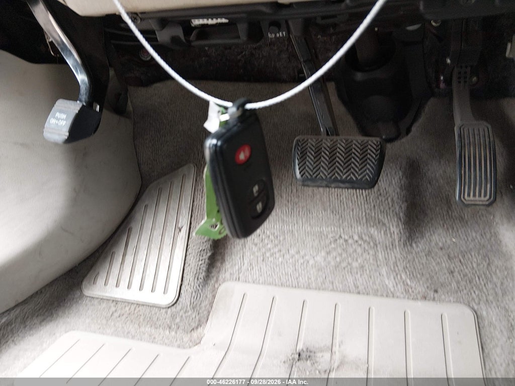 2010 Toyota Prius II photo 11