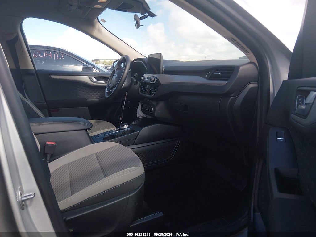2020 Ford Escape SE photo 5