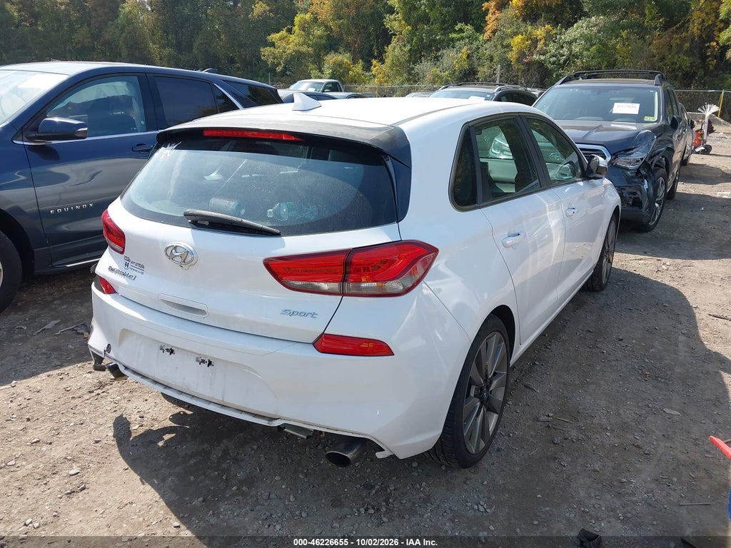 2018 Hyundai Elantra GT Sport photo 4
