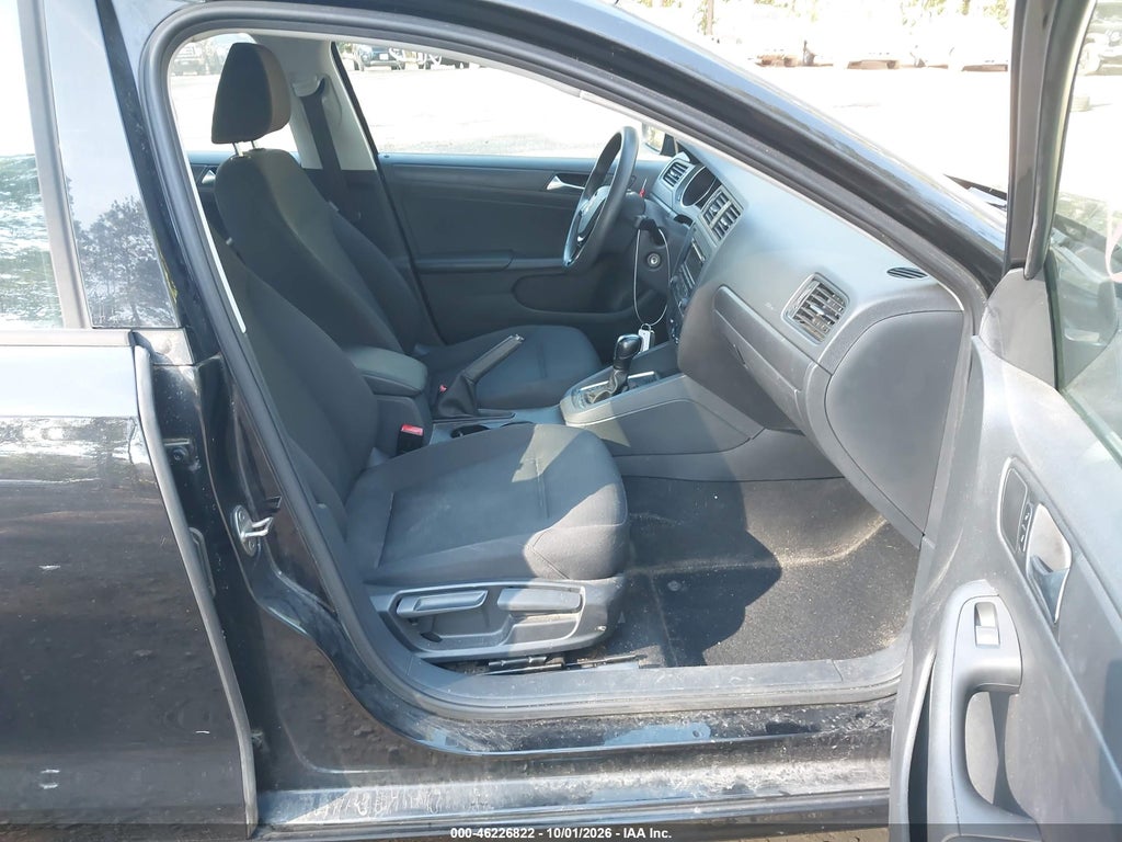 2015 Volkswagen Jetta 2.0L S photo 5