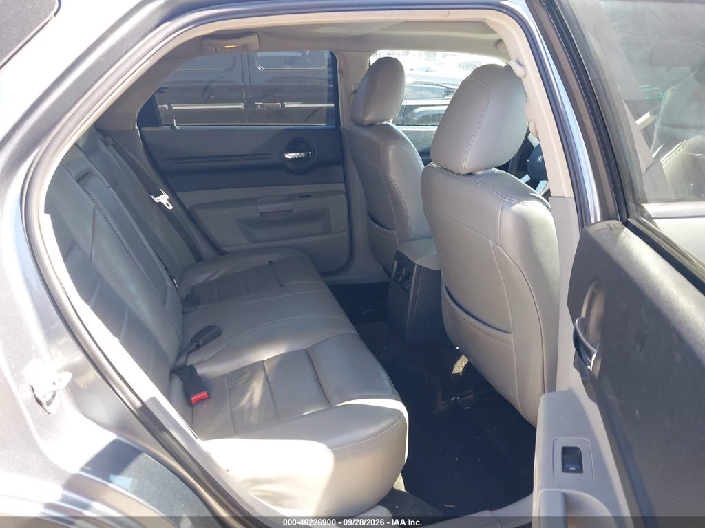 2007 Dodge Magnum RT photo 8