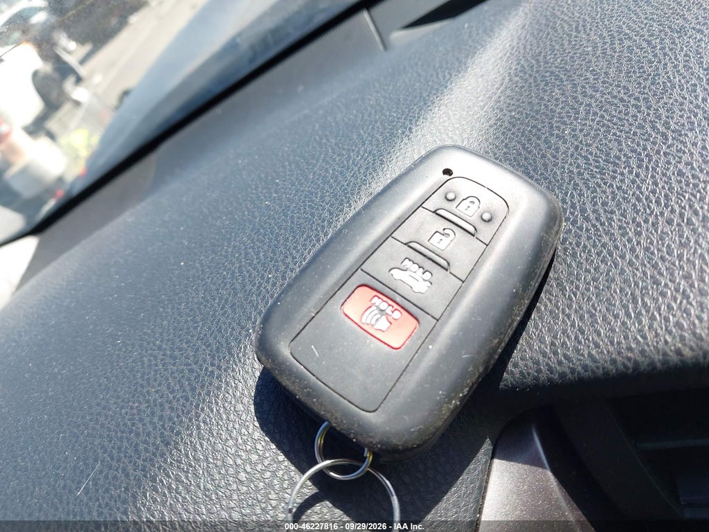 2018 Toyota Camry SE photo 11