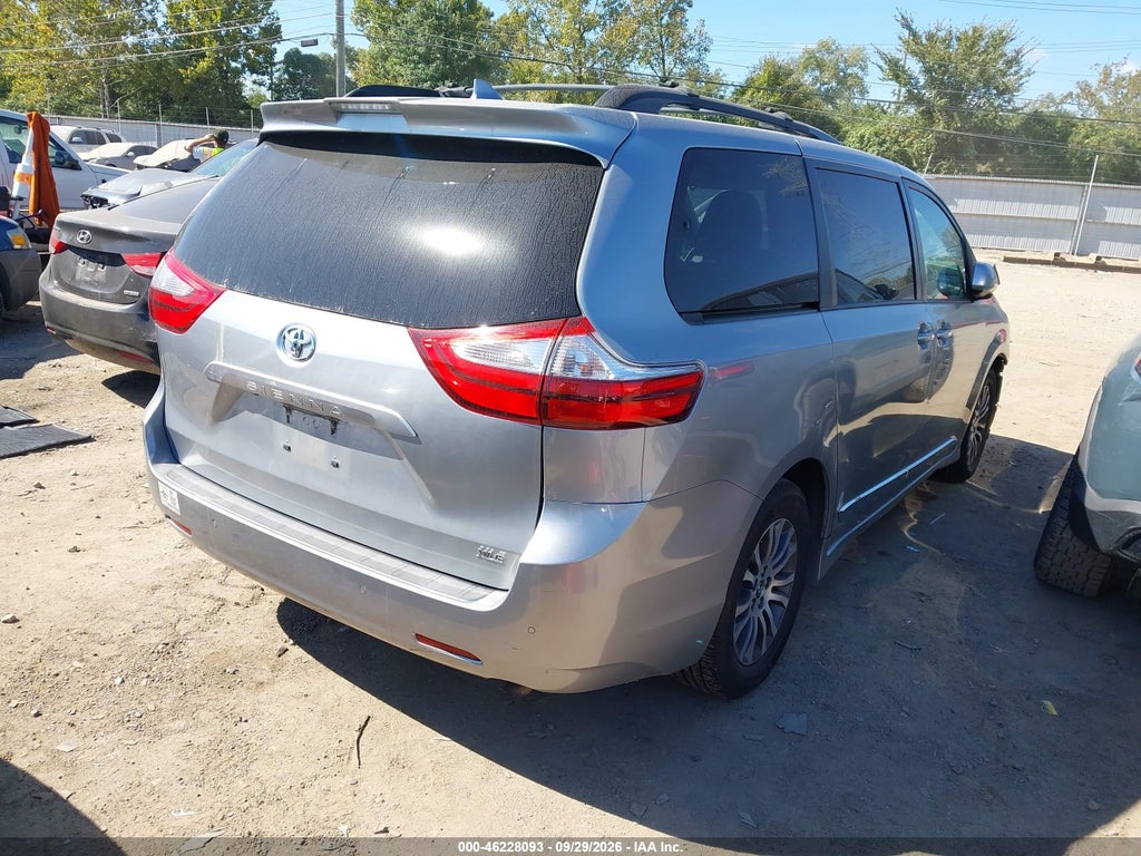 2018 Toyota Sienna XLE Premium 8 Passenger photo 4