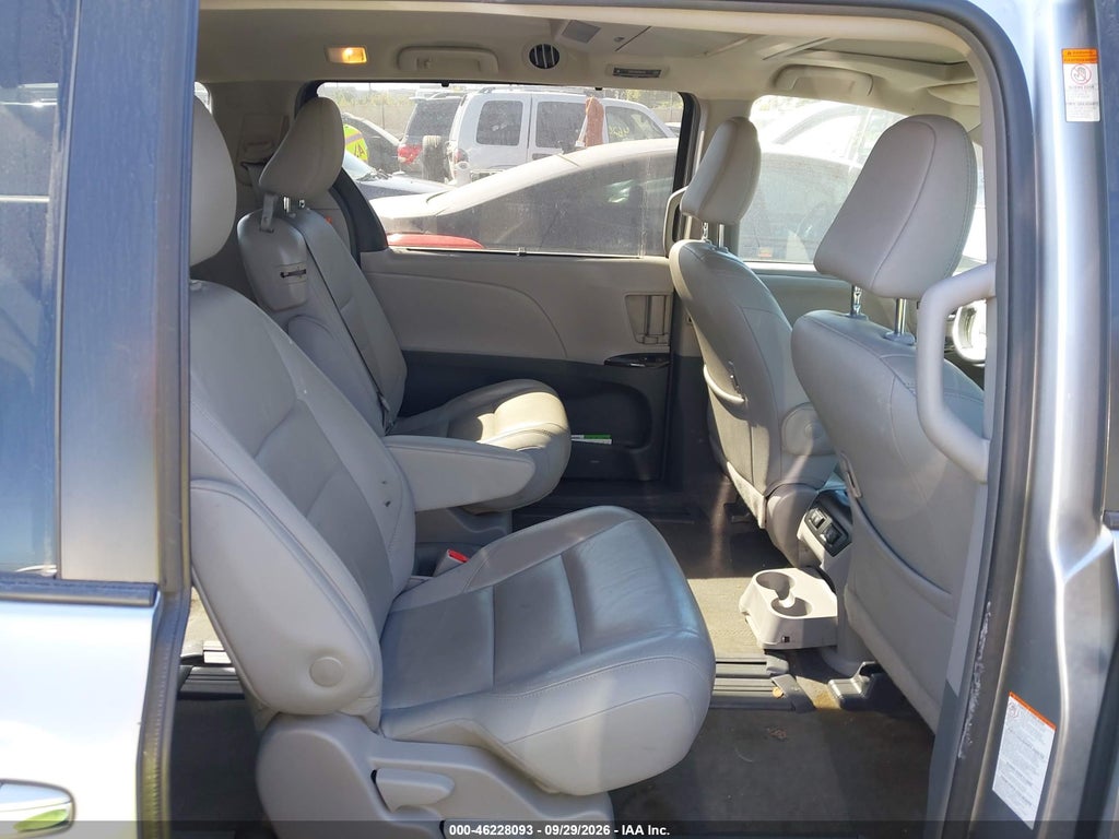 2018 Toyota Sienna XLE Premium 8 Passenger photo 8