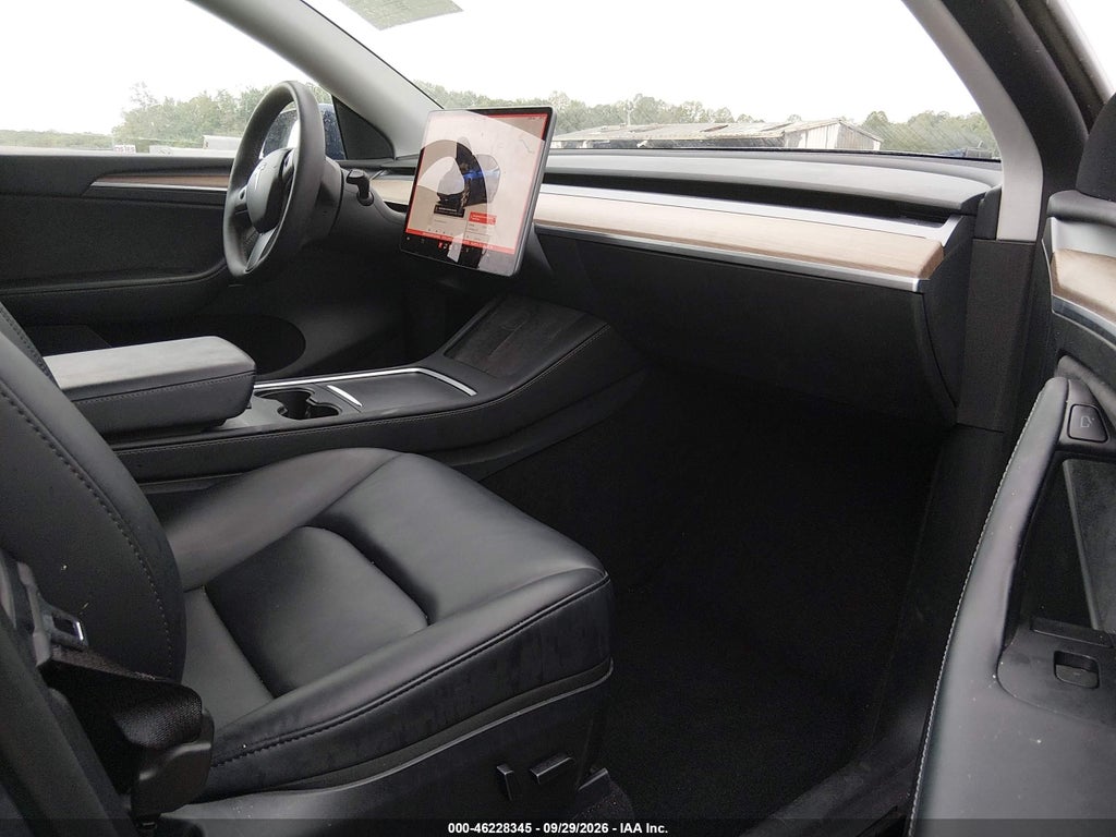 2023 Tesla Model Y AWD/Long Range Dual Motor ALL-Wheel Drive photo 5