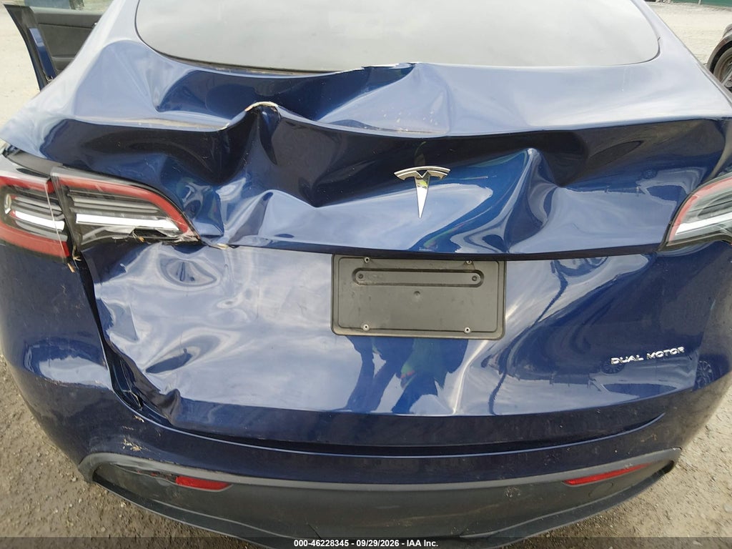 2023 Tesla Model Y AWD/Long Range Dual Motor ALL-Wheel Drive photo 6