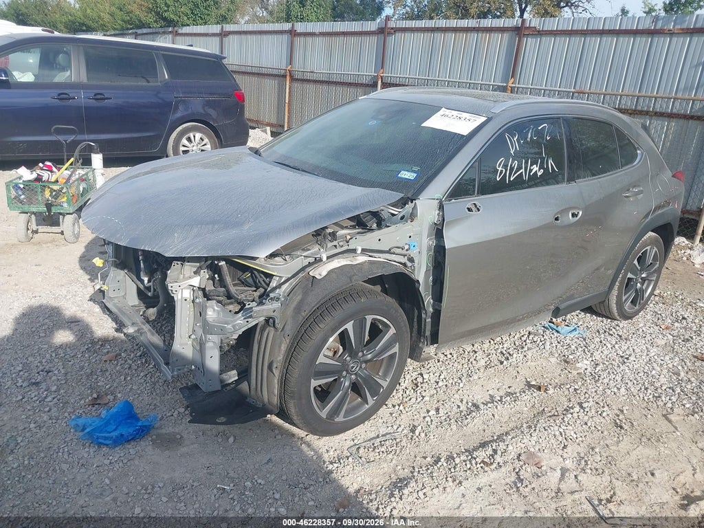 2019 Lexus UX 200 photo 2