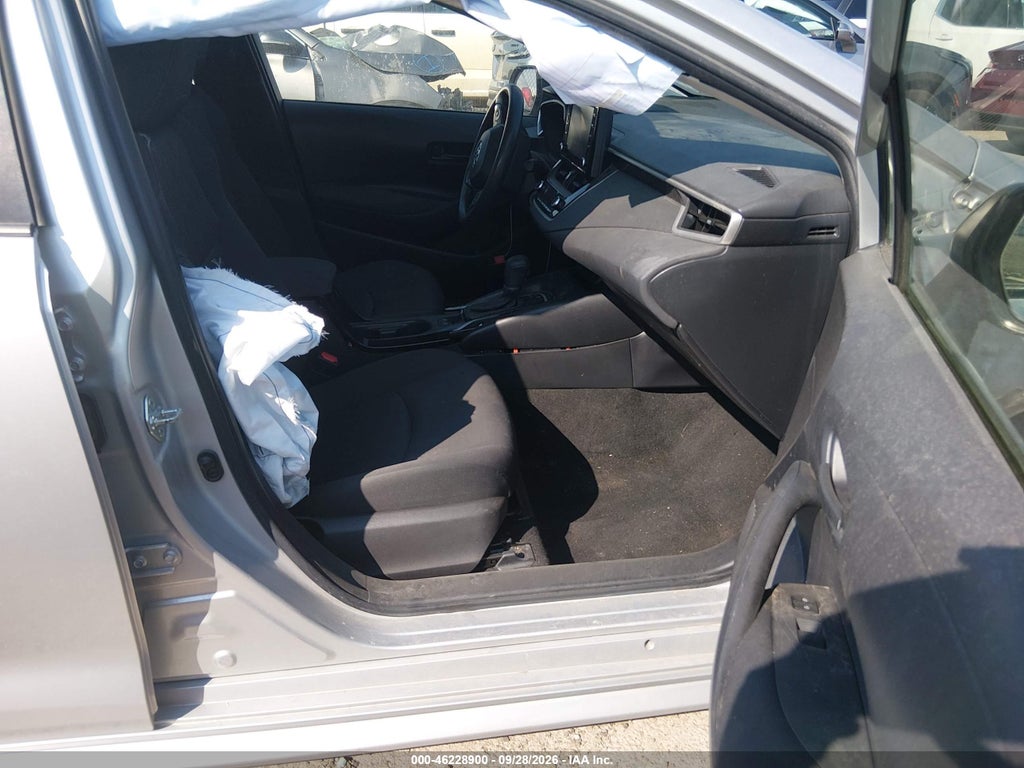 2022 Toyota Corolla LE photo 5
