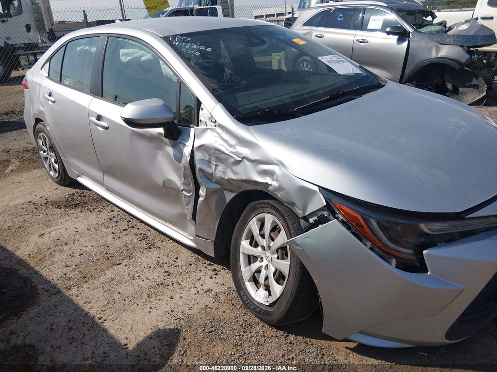 2022 Toyota Corolla LE photo 6