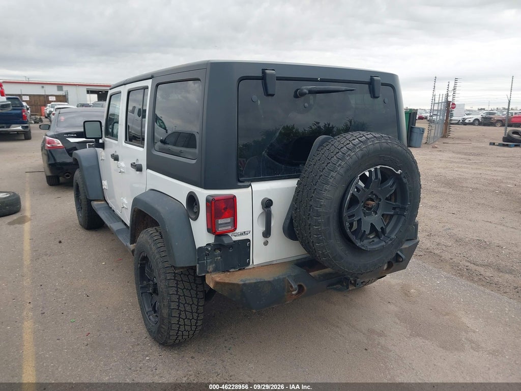 2014 Jeep Wrangler Unlimited Sahara photo 3