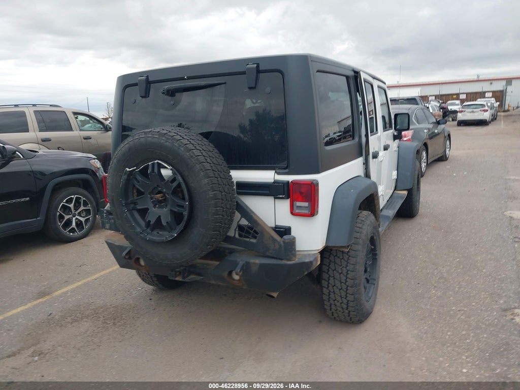 2014 Jeep Wrangler Unlimited Sahara photo 4
