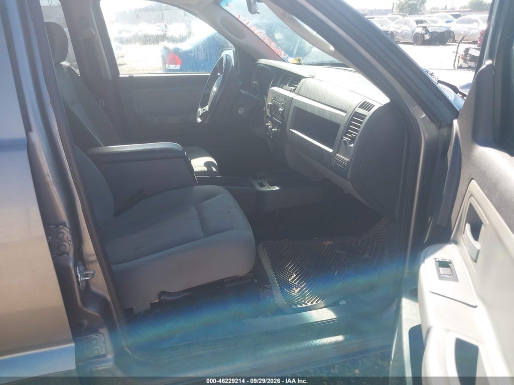 2009 Dodge Dakota SXT photo 5