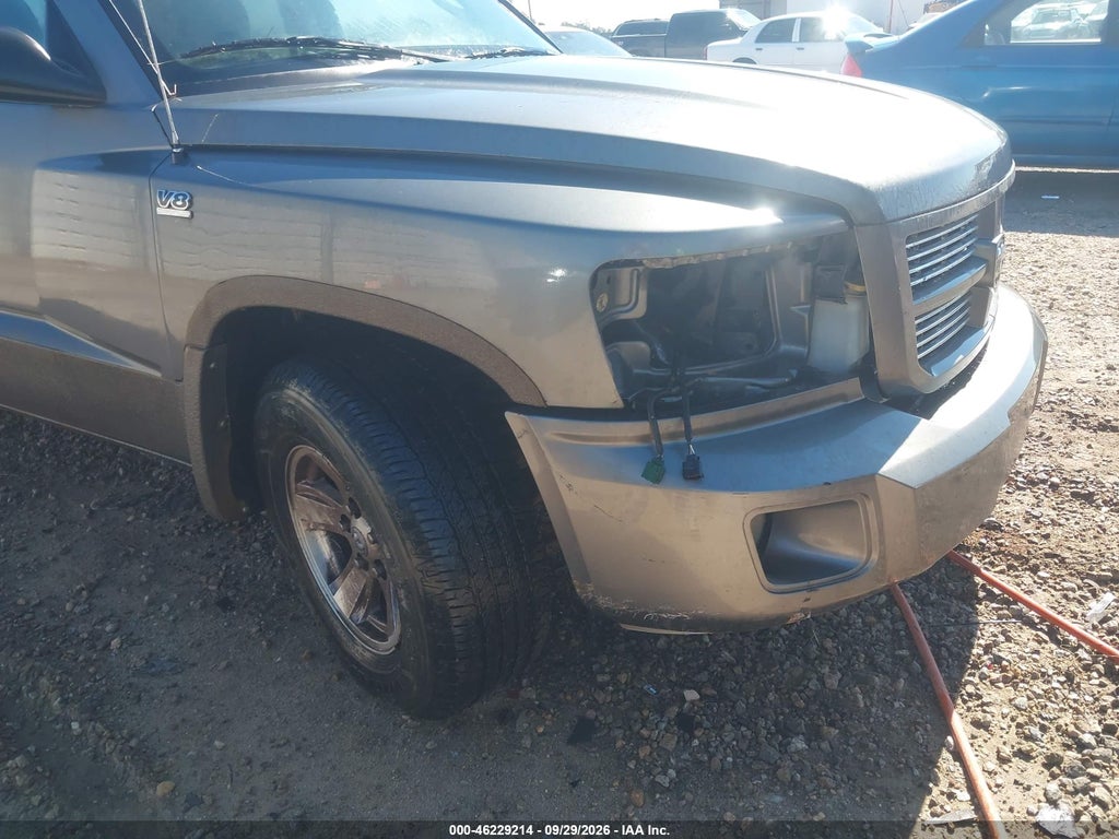 2009 Dodge Dakota SXT photo 6
