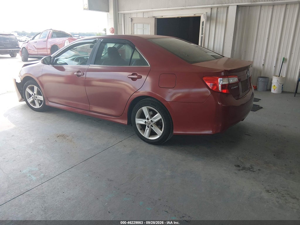 2014 Toyota Camry SE photo 3