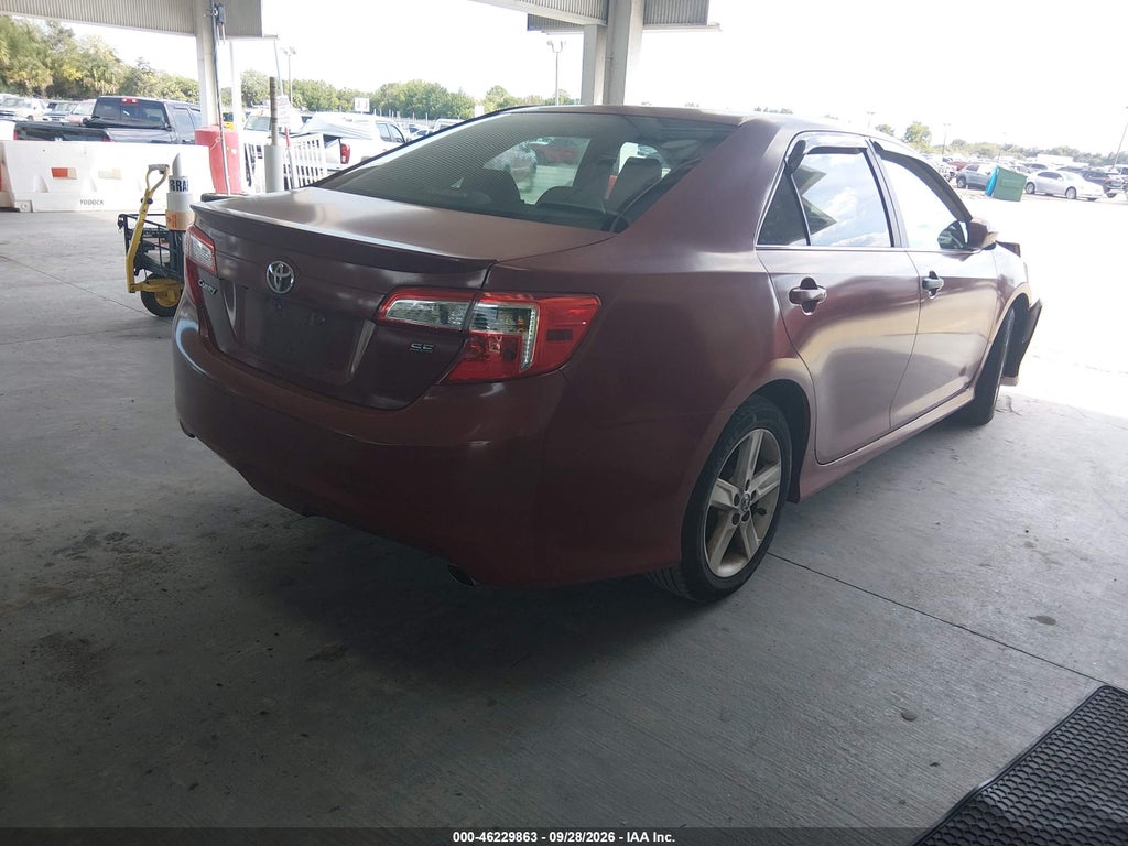 2014 Toyota Camry SE photo 4