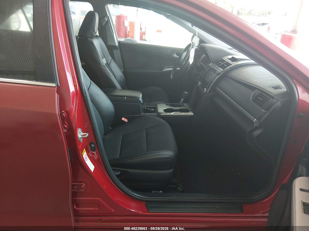 2014 Toyota Camry SE photo 5