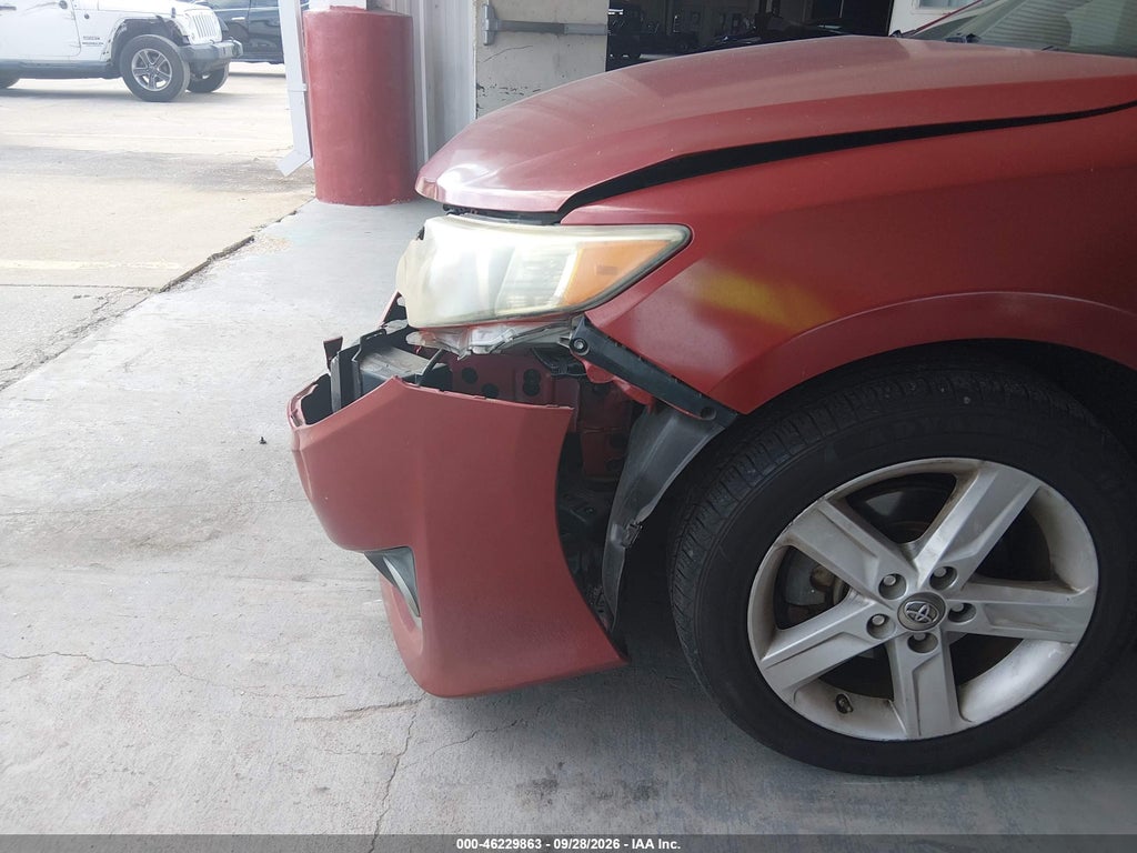 2014 Toyota Camry SE photo 6