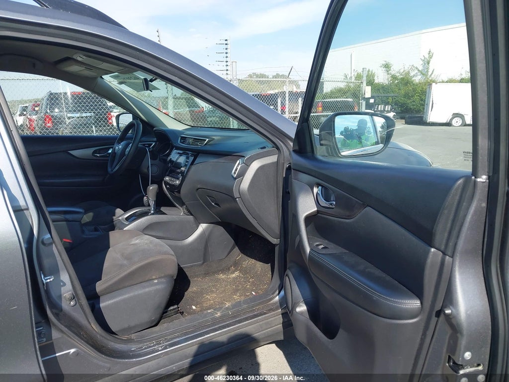 2016 Nissan Rogue SV photo 5