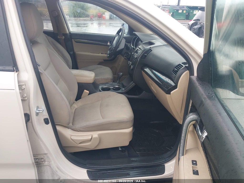 2011 Kia Sorento LX photo 5