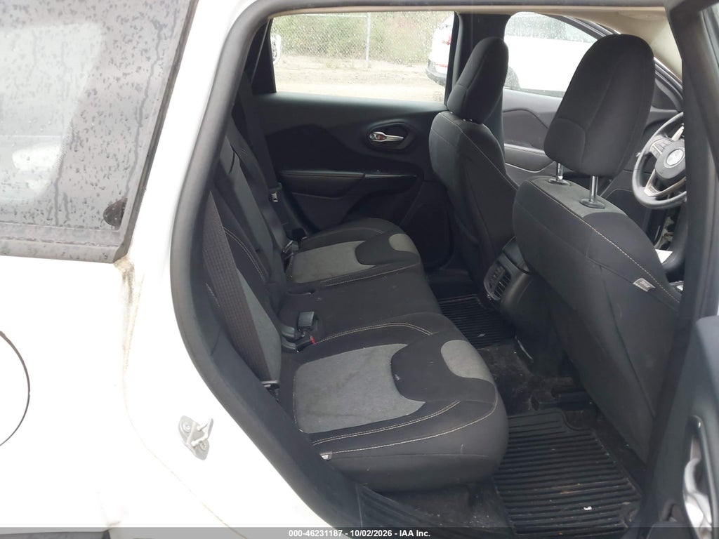 2016 Jeep Cherokee Sport photo 8