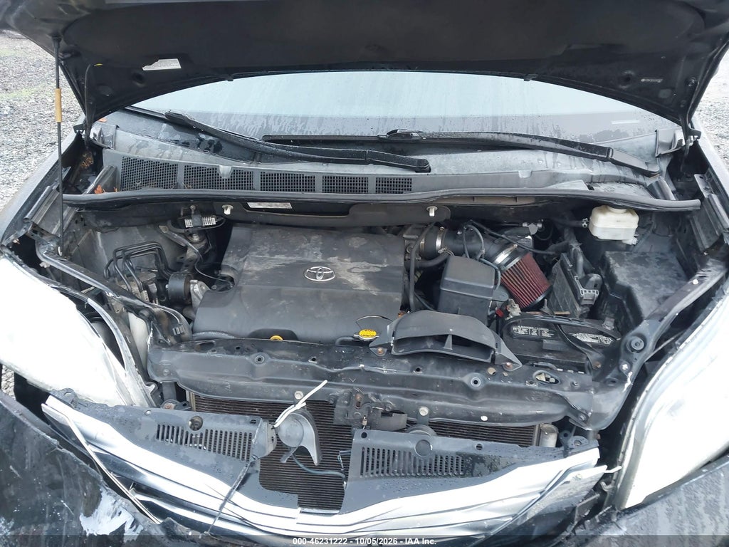 2012 Toyota Sienna Limited 7 Passenger photo 10