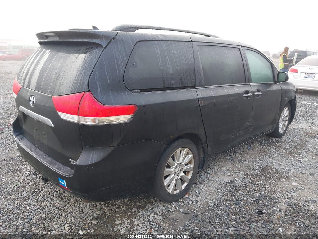 2012 Toyota Sienna Limited 7 Passenger photo 4