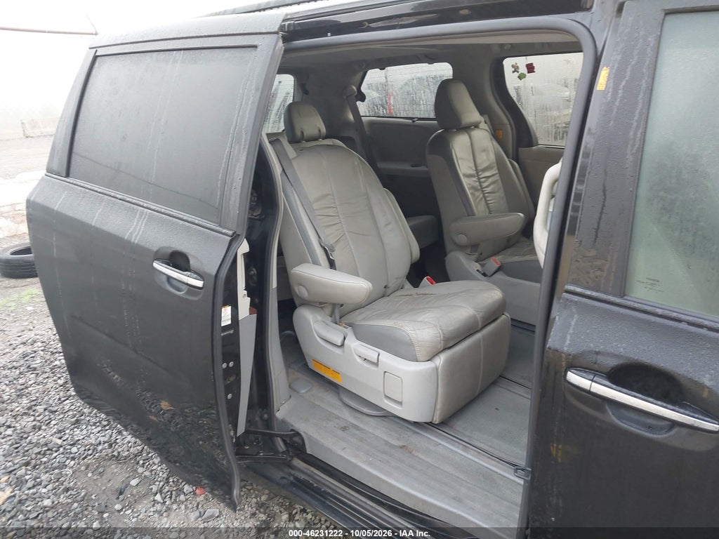 2012 Toyota Sienna Limited 7 Passenger photo 8