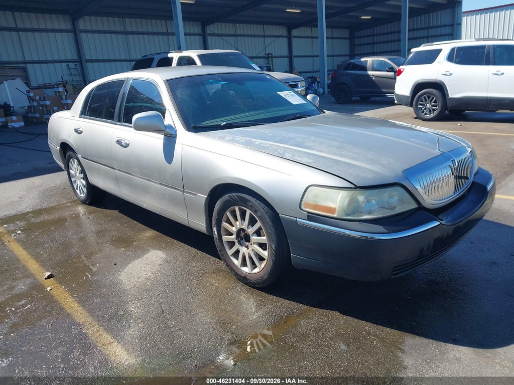 2007 Lincoln Town CAR Signature photo 1