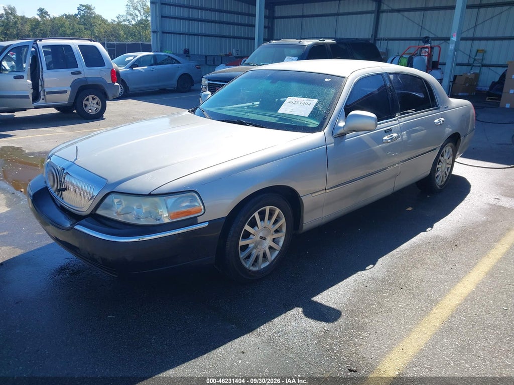 2007 Lincoln Town CAR Signature photo 2
