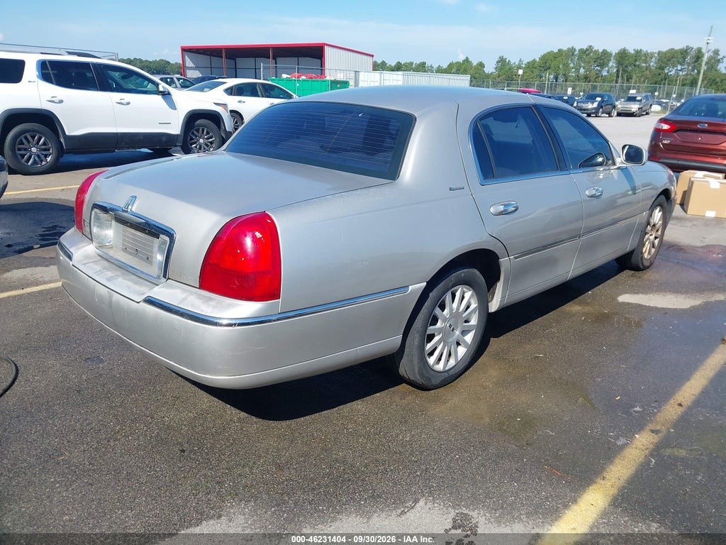 2007 Lincoln Town CAR Signature photo 4