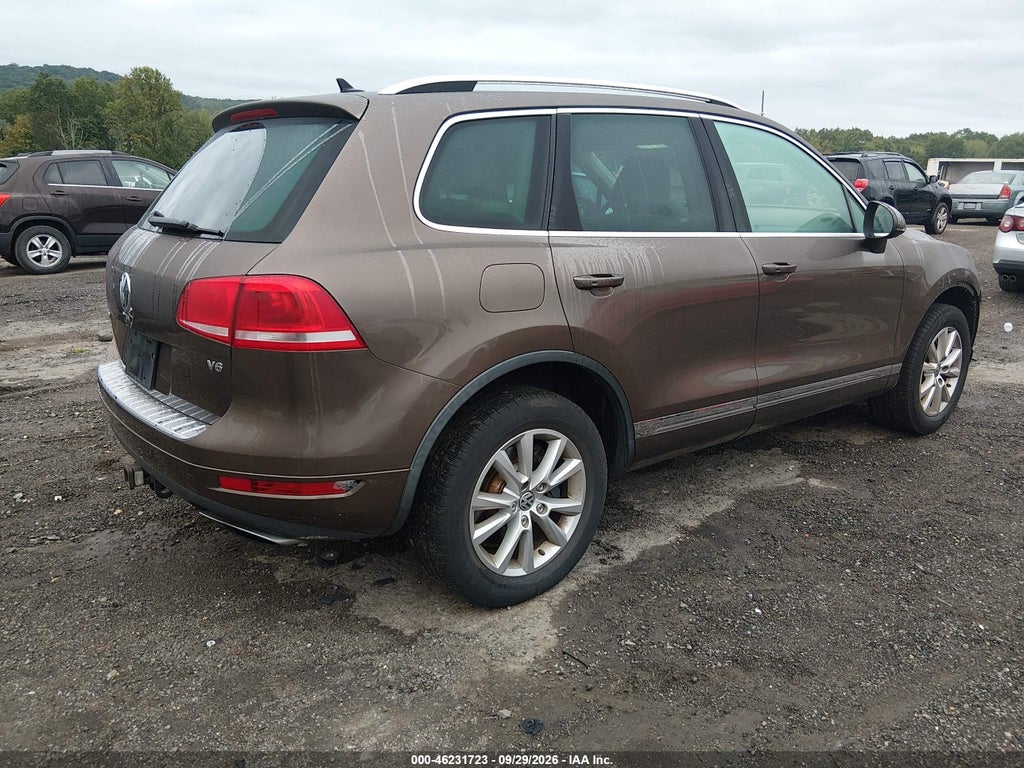2014 Volkswagen Touareg 3.6L Sport photo 4