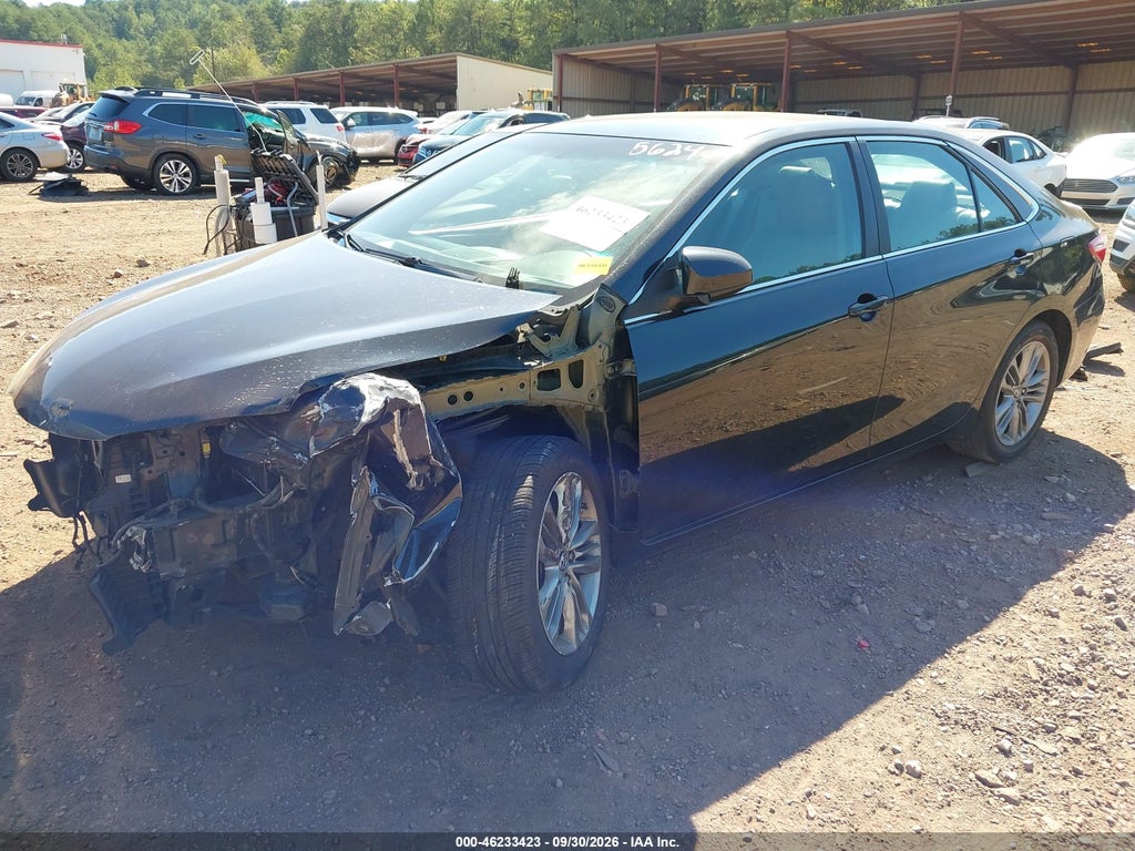 2015 Toyota Camry SE photo 2