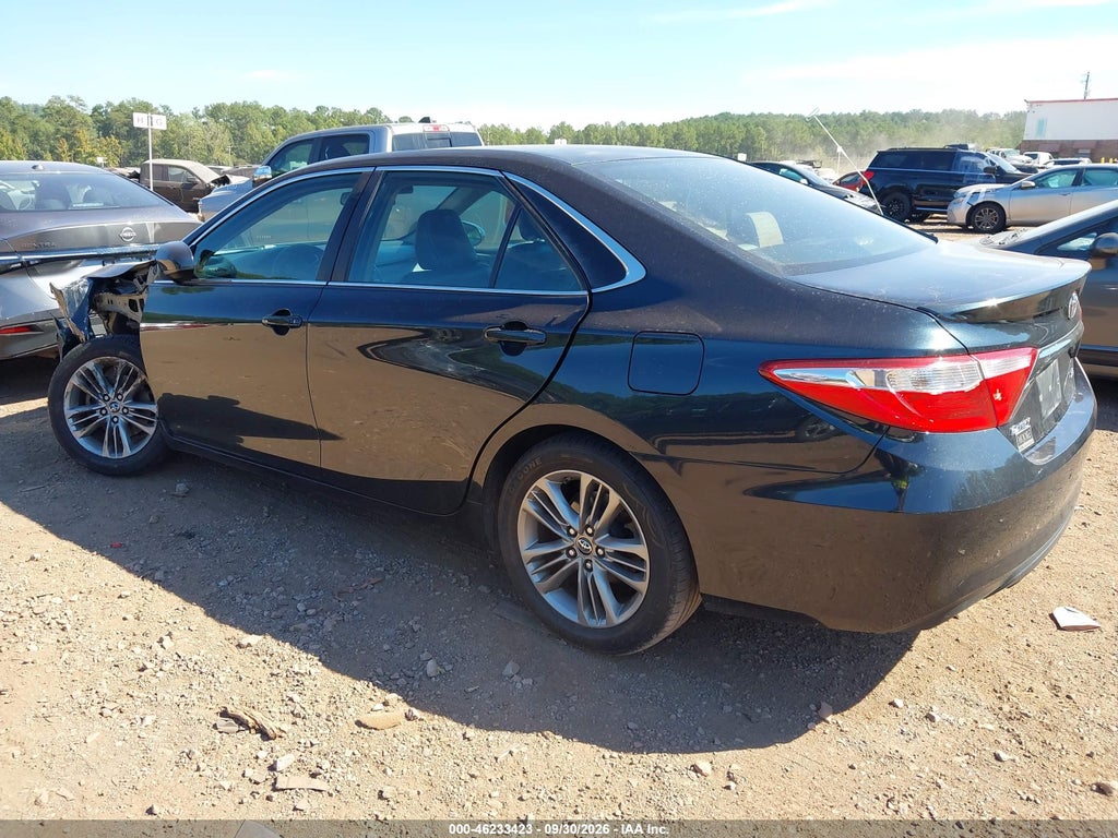 2015 Toyota Camry SE photo 3