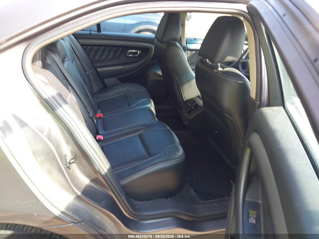2011 Ford Taurus SEL photo 8