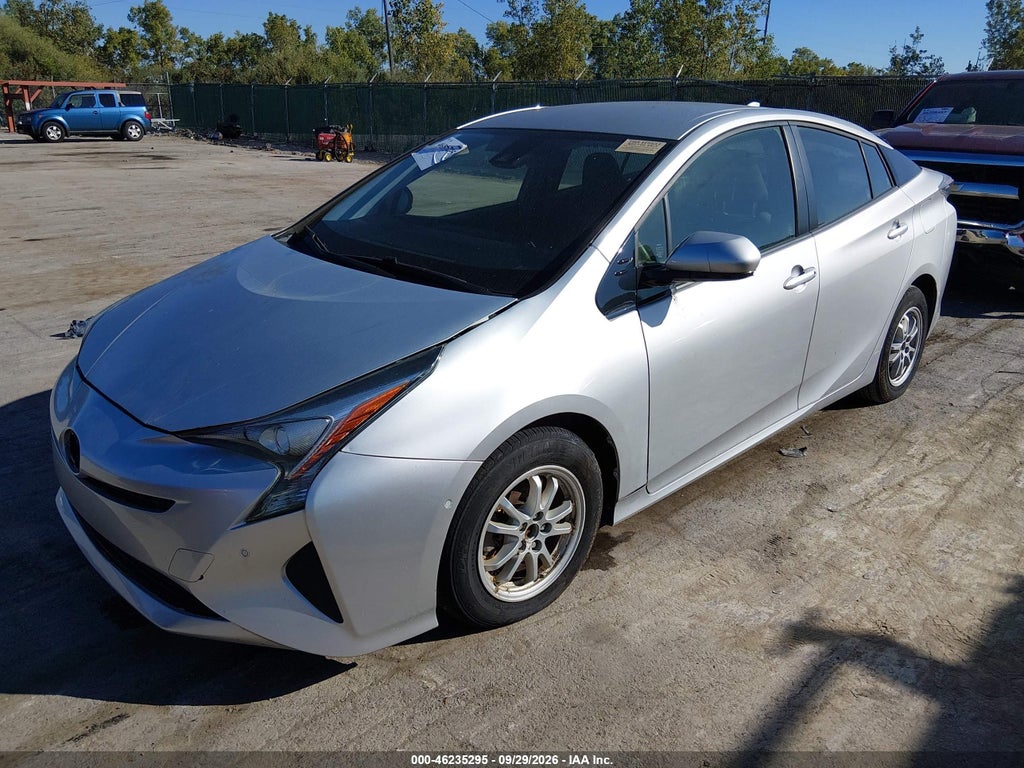 2018 Toyota Prius photo 2