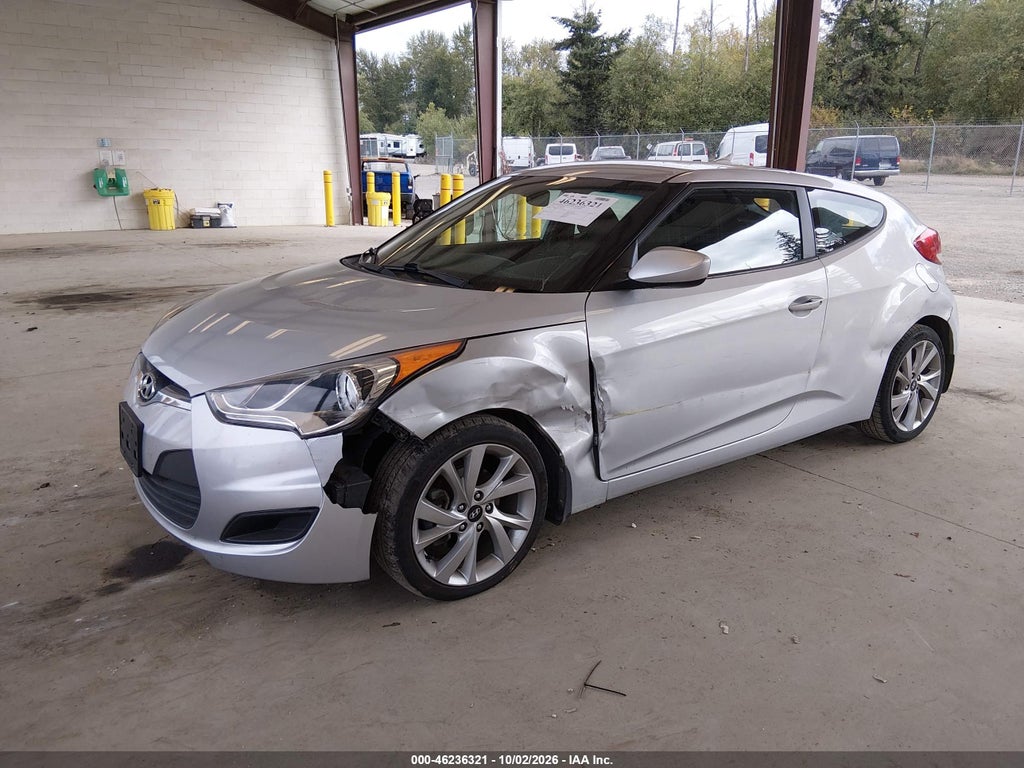 2016 Hyundai Veloster photo 2