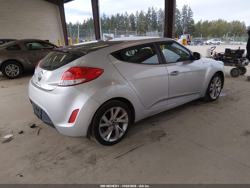 2016 Hyundai Veloster photo 4