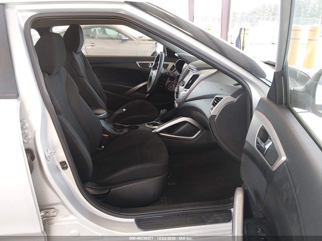 2016 Hyundai Veloster photo 5