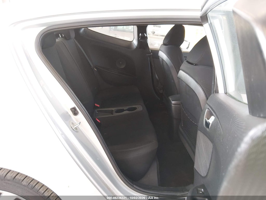 2016 Hyundai Veloster photo 8