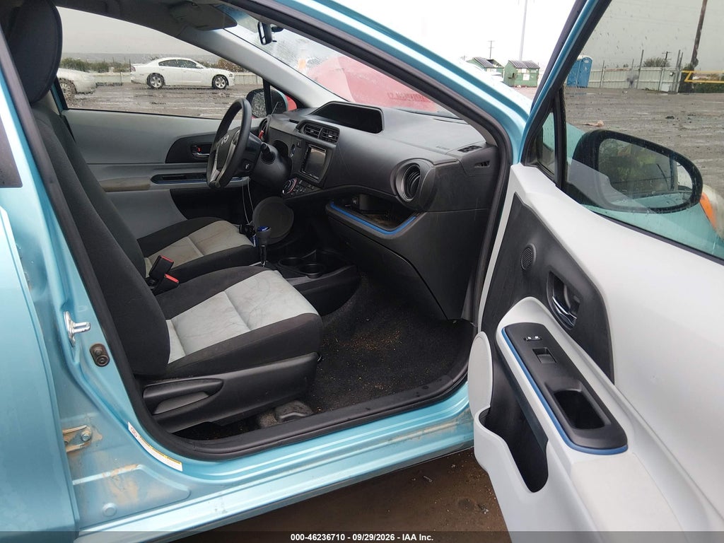 2013 Toyota Prius C Three photo 5