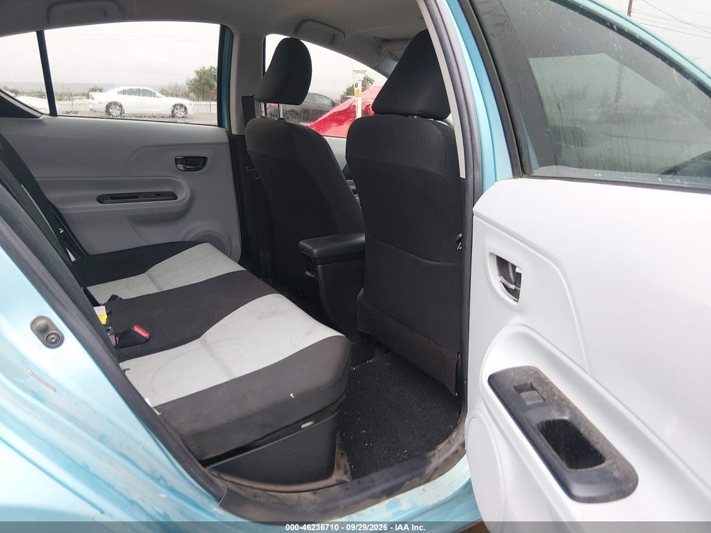 2013 Toyota Prius C Three photo 8