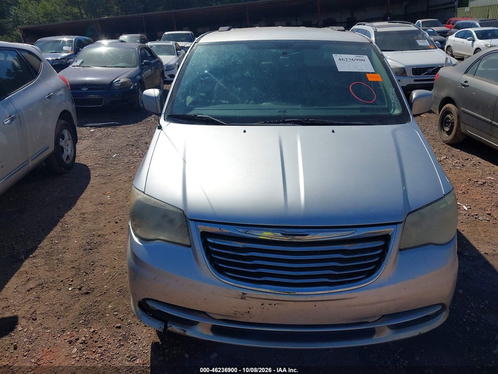 2011 Chrysler Town & Country Touring photo 6