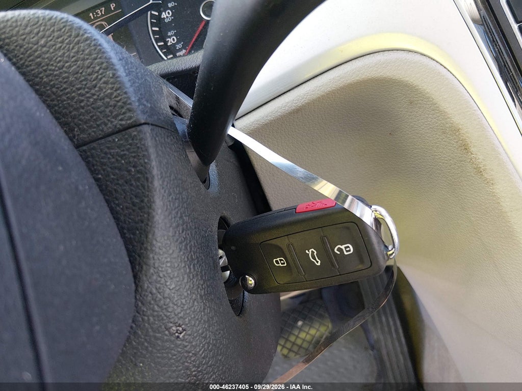 2013 Volkswagen Passat 2.5L SE photo 11