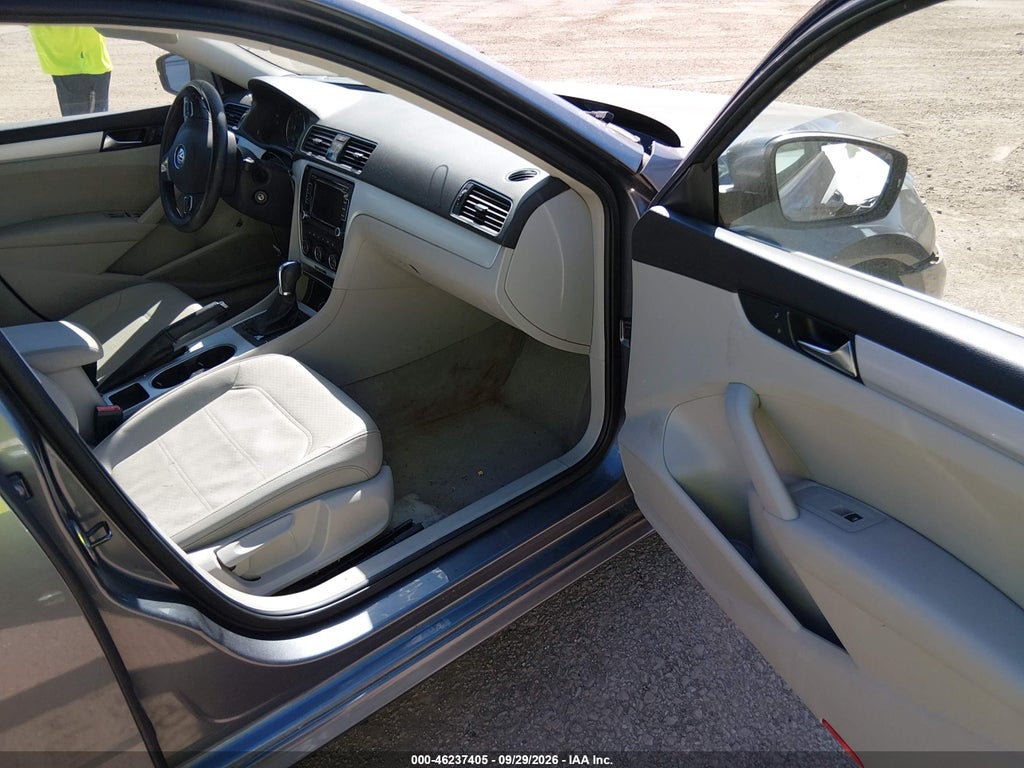 2013 Volkswagen Passat 2.5L SE photo 5