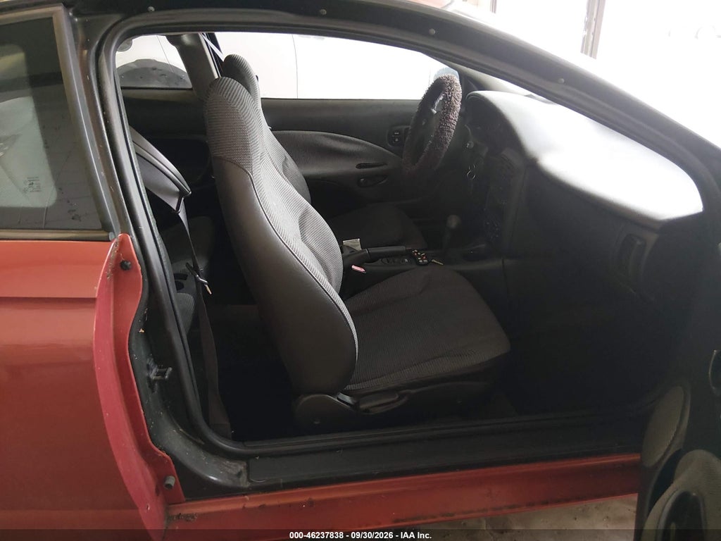 2002 Saturn S-Series SC1 photo 5