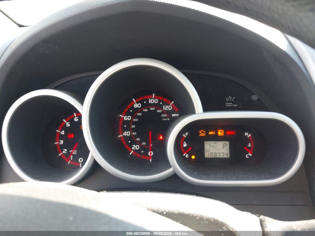 2010 Pontiac Vibe photo 7