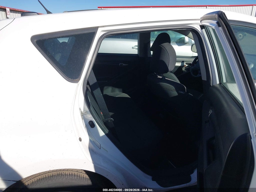 2010 Pontiac Vibe photo 8