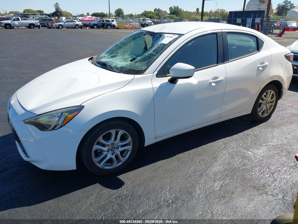 2018 Toyota Yaris IA photo 2