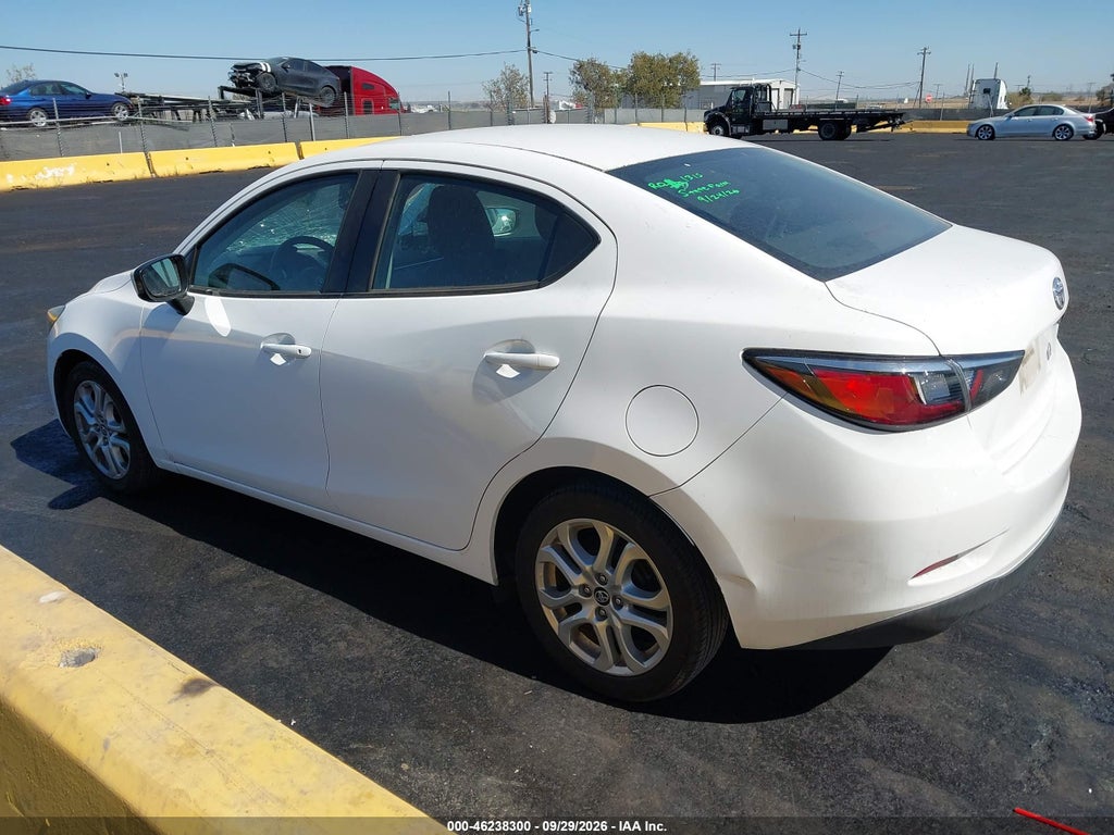 2018 Toyota Yaris IA photo 3